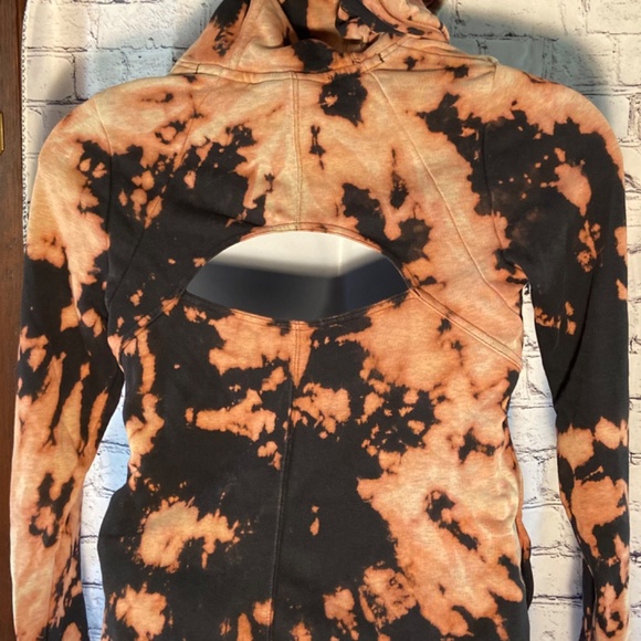 Under Amour Reverse Tye Dye Open Back Hoodie, Size M - Picture 2 of 11